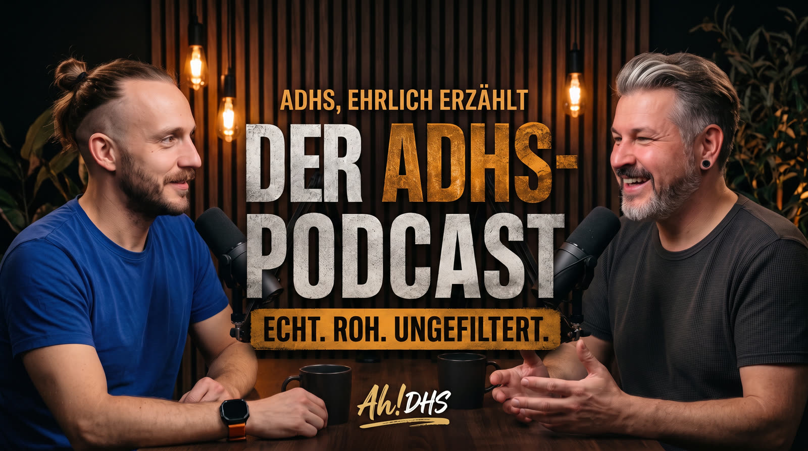 Jan und Alexander Dahms im Podcast-Studio, dazu der Titel „Der ADHS-Podcast – Ah! DHS“